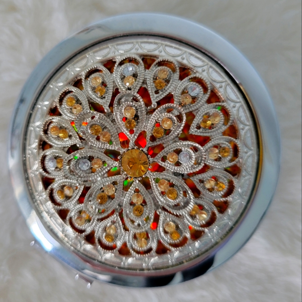 Mirror compact